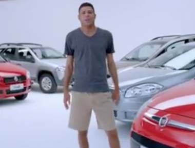 Ronaldo aparece magro na propaganda da Fiat